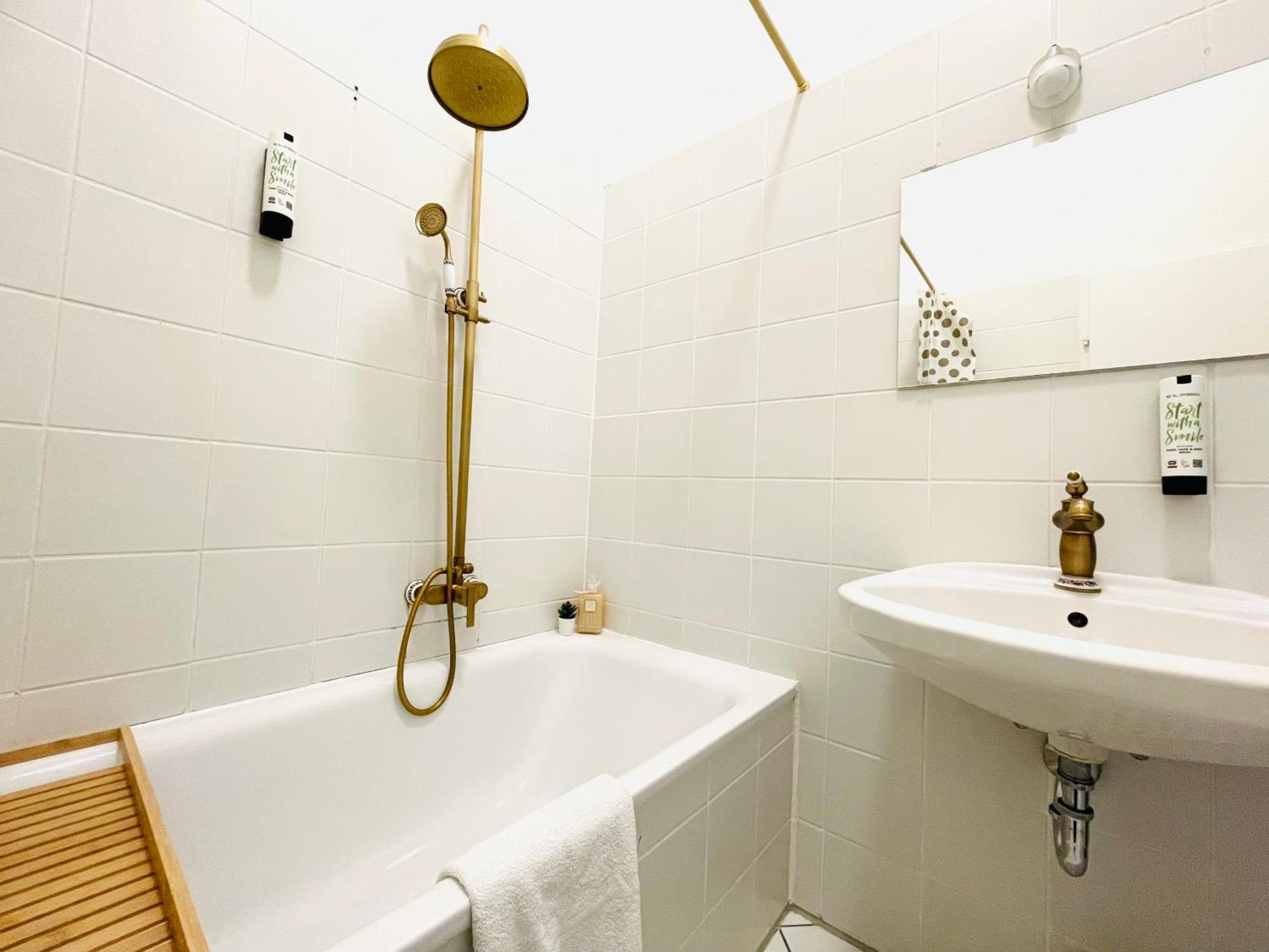 Apstay City Center Deluxe ǀ Free Parking ǀ Self Check-In Грац Екстер'єр фото